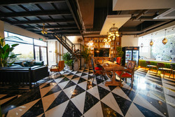 The spacious and charming lounge of Chengdu Local Tea hostel